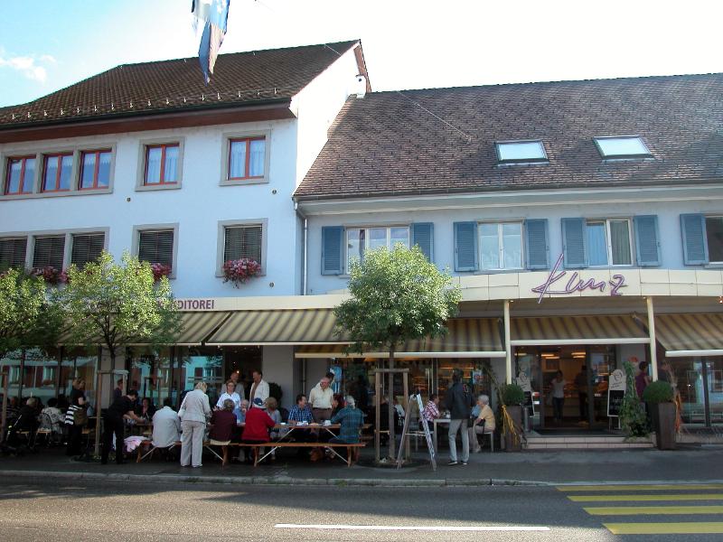 20100808-001_DSCN8405.JPG - Das Café Kunz in Frick hatte diesen Sonntag besonders viele Kunden...