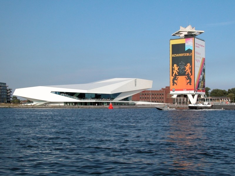 118_DSCN3908.JPG - moderne Architektur: EYE Film Institute Netherlands. Der riesige Reklameturm stört etwas...          