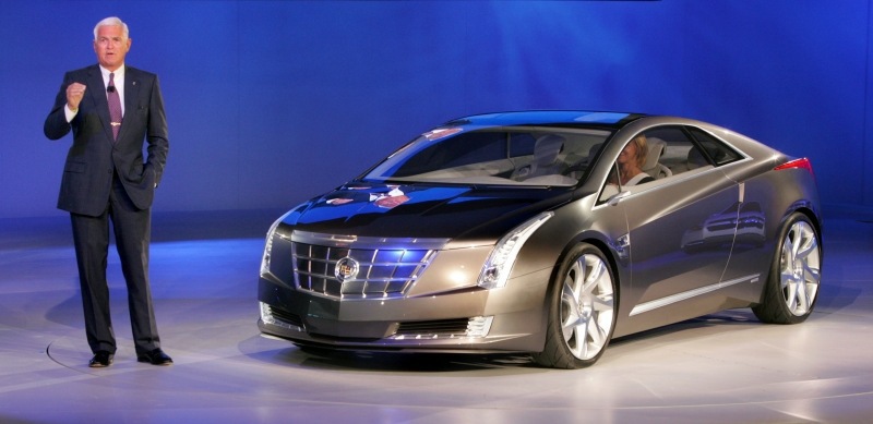 2009_Converj_Concept06.jpg - [de]GMs Vize-Verwaltungsratsvorsitzender, Bob Lutz, präsentiert das Converj Luxuscoupé an der North American International Auto Show in Detroit, Michigan, am 11. Januar 2009[en]General Motors Vice Chairman Bob Lutz introduces the Cadillac Converj electric luxury coupe concept at the North American International Auto Show in Detroit, Michigan Sunday, January 11, 2009. The four-passenger vehicle will provide up to 40 miles of gas-and-emissions-free electric driving with extended-range capability of hundreds of miles. (Photo by John F. Martin for General Motors)