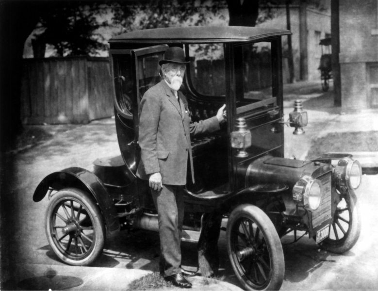 1905_Osceola_Leland_W05CA-HV01.jpg - 1905 Cadillac Osceola mit H.M. Leland (Bild wurde 1930 aufgenommen, als H.M. Leland 87 Jahre alt war)