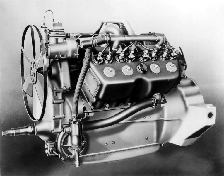 1914_V8-Motor_W15CA-HV02.jpg - 1915 erster V8-Motor, der in Serie hergestellt wurde
