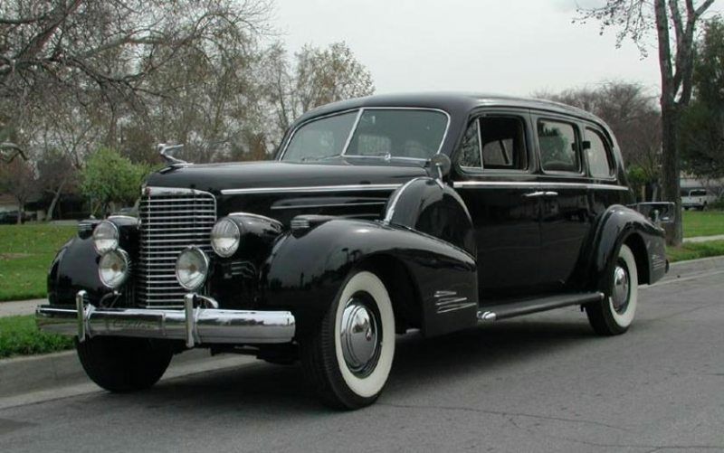 1938_90_Sedan_Imperial_V16_01_vaultcars.jpg - 1938 Imperial Sedan V16