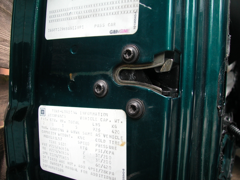 DSCN7409.JPG - [de]Zum Herausnehmen der Schlosseinheit diese drei Schrauben lösen.[en]To remove the lock unit remove these three screws.