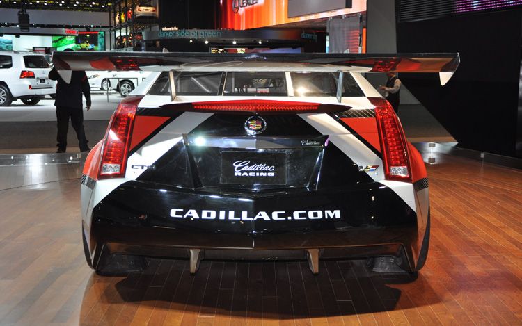 2011-CTS-V-coupe-race-car-rear.JPG - [de]2011 CTS-V Coupe Rennwagen an der NAIAS in Detroit, 2010[en]2011 CTS-V Coupe Race Car at the NAIAS in Detroit, 2010