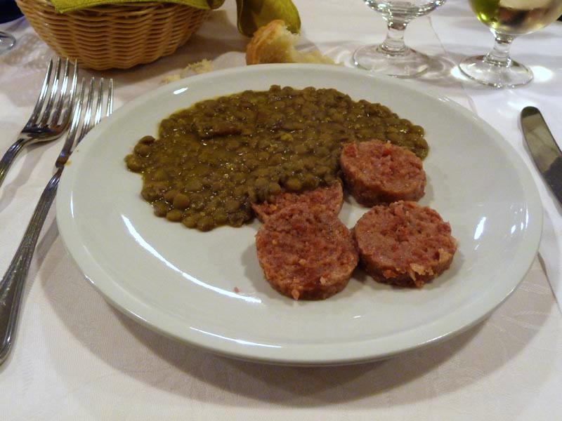 060_P1010542.jpg - ...das Essen ist rustikal...