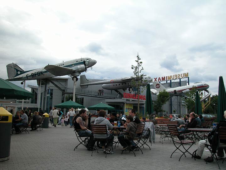 Speyer_220508_000.JPG - Erfrischung im Technik Museum Speyer