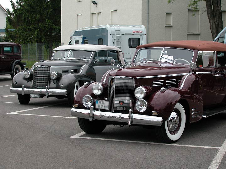 Speyer_220508_062.JPG - Präsentation der Cadillacs auf dem Parkplatz vor dem Hotel Am Technikmuseum