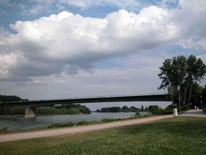 Speyer_230508_057.JPG - Kurzer Spaziergang zur Anlegestelle