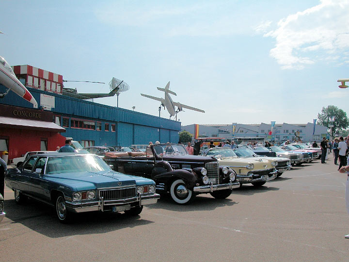 Speyer_240508_009.JPG - Präsentation der Cadillacs vor dem Technikmuseum Sinsheim