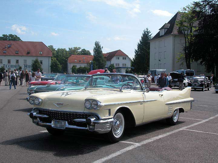 Speyer_250508_010.JPG - Präsentation der Cadillacs beim Technik Museum Speyer