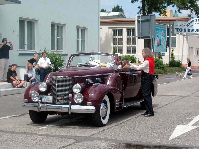 Speyer_250508_038.JPG - President's Trophy :1938 Cadillac Series 75 Convertible Sedan