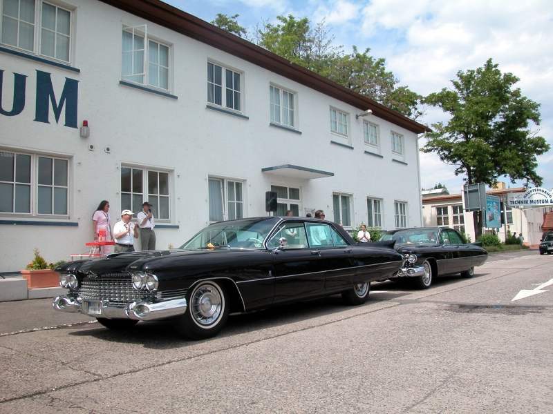 Speyer_250508_042.JPG - Director's Trophy: 1959 Cadillac Brougham #42 undBad Luck Award: 1959 Cadillac Brougham #43 (hinten)