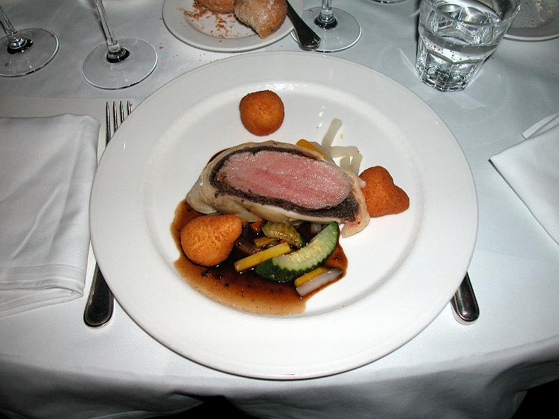 DSCN6104.JPG - Der Hauptgang, ein exzellentes Filet Wellington