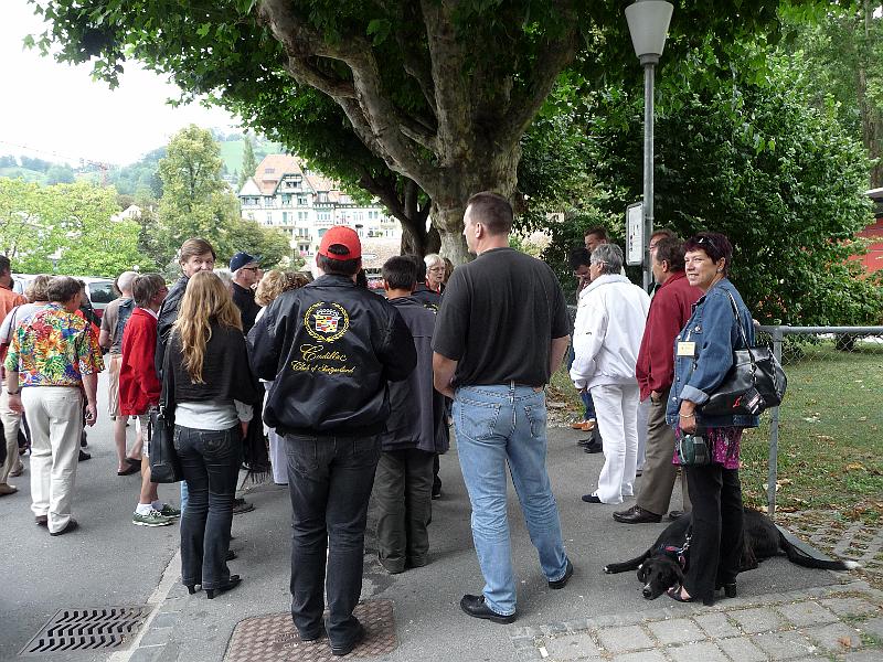 P1100061.JPG - Wir versammeln uns zum Stadtrundgang