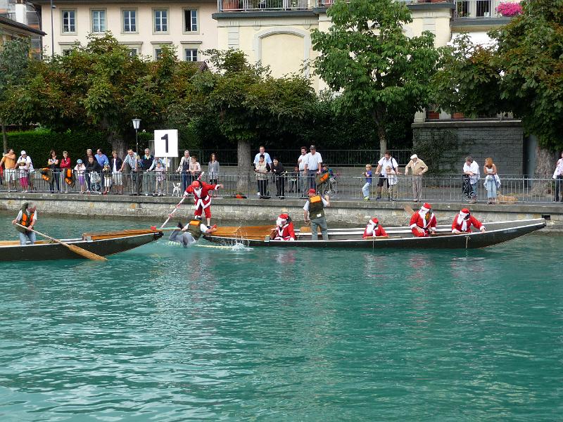 P1100081.JPG - ...und schon liegt der Gegner im Wasser