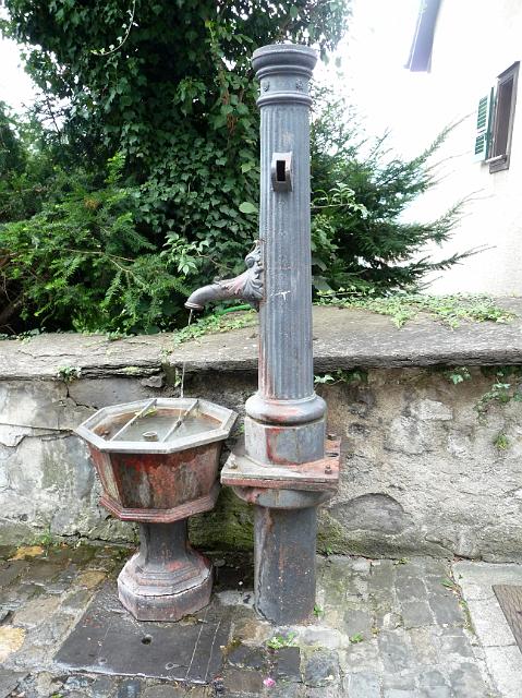 P1100143.JPG - ...und Brunnen