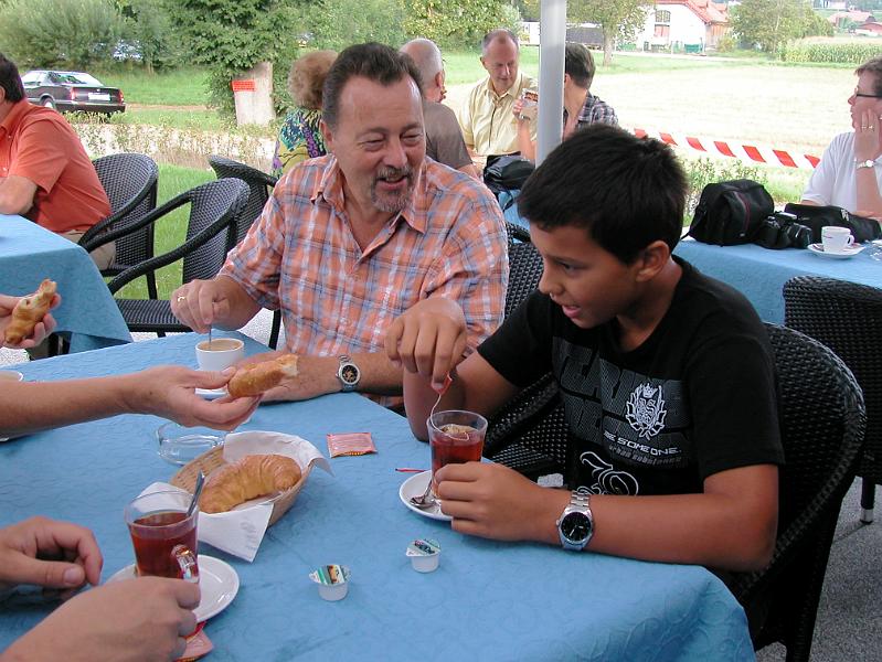 DSCN6016.JPG - Kaffee und Gipfeli gehören selbstverständlich dazu