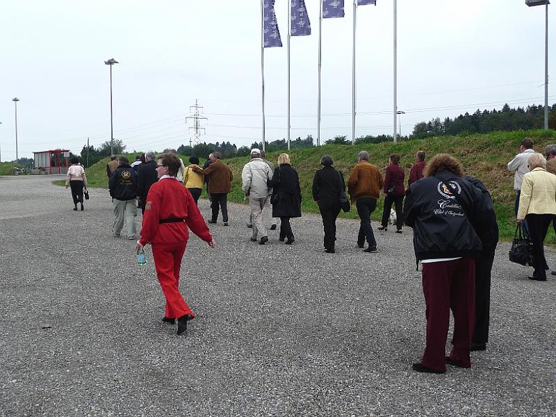 P1110352.JPG - Wir machen uns auf den Weg, das Gelände zu erkunden