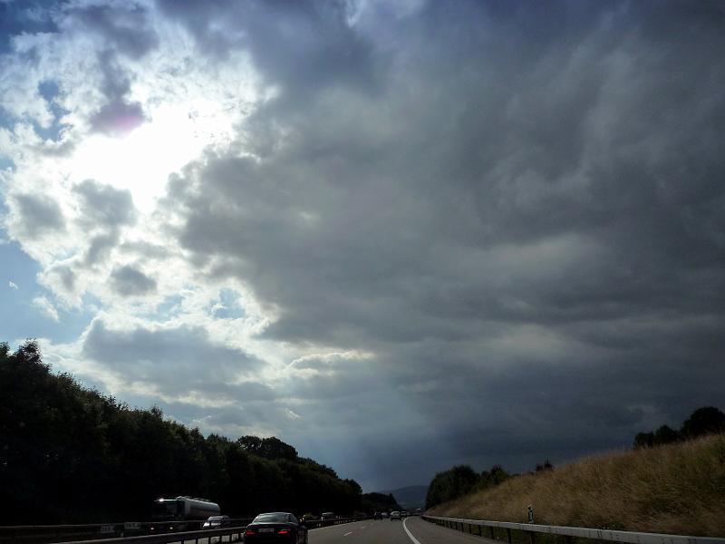 P1070884.JPG - Bei der Heimfahrt braut sich etwas zusammen