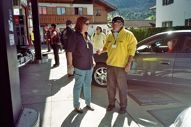 373797_013_12.jpg - Zwischenhalt an einer Tankstelle