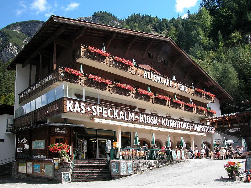 DSCN6477.JPG - Am Ende der Strasse lädt der Alpengasthof Eng zur Rast ein