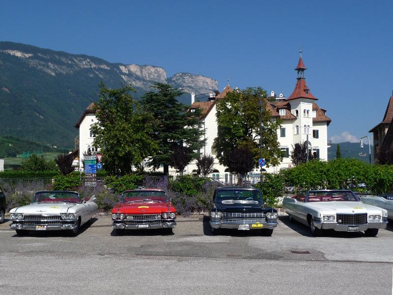 2115_P1200605a.jpg - Auf dem Parkplatz vor der Kellerei St-Michael in Eppan