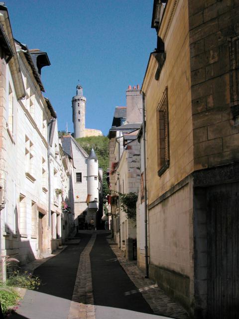 20100903-044_DSCN9049.JPG - Der Turm des Château Chinon