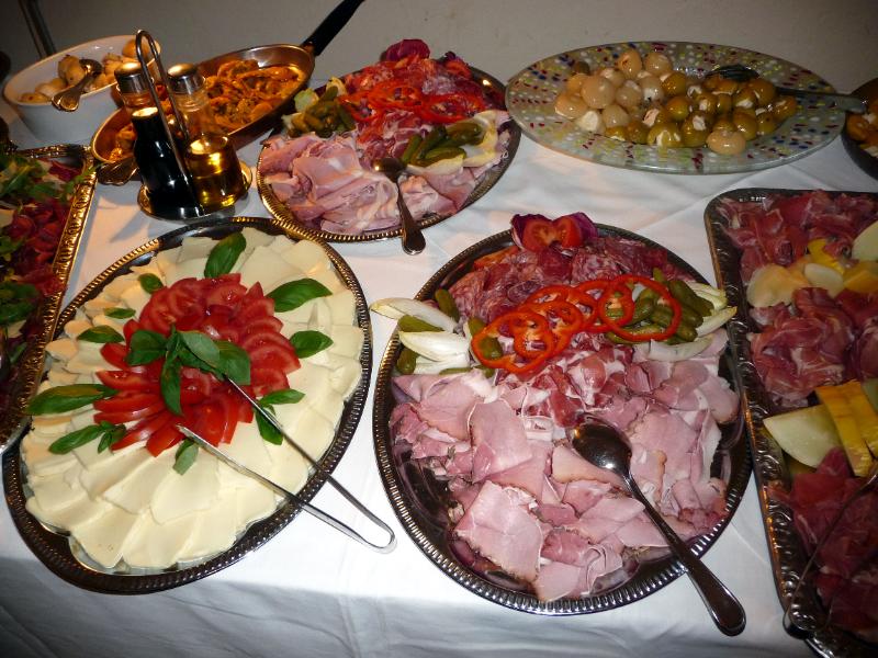 0360_P1310150.JPG - Ein köstliches Buffet steht für uns bereit