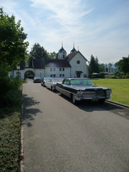 P1430381.JPG - Auf dem Parkplatz vor Schloss Böttstein 