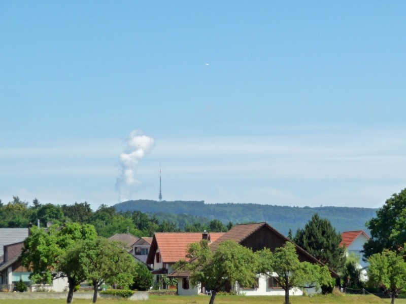 0056_P1650471.JPG - Die Dampffahne des KKW Leibstadt grüsste