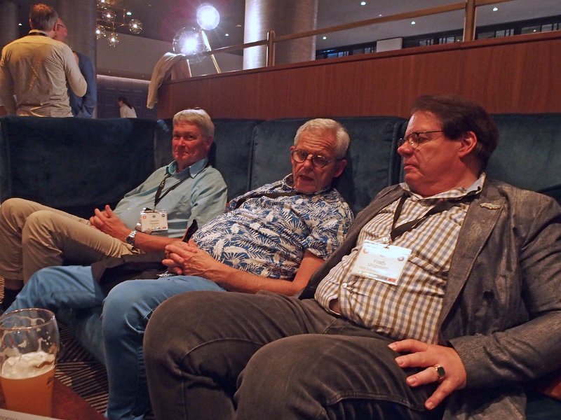 25-370_P8254676.JPG - Absacker in der Hotelbar