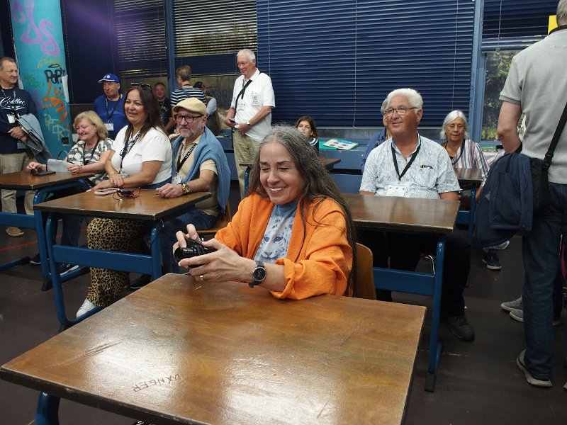 29-245_P8294998.JPG - Lausbuben im Schulzimmer