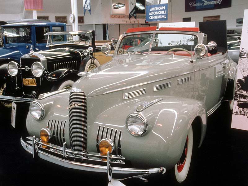 1940_LaSalle_Series52_Club_Coupe_01_GM.jpg - 1940 LaSalle Series 52  Coupe Convertible
