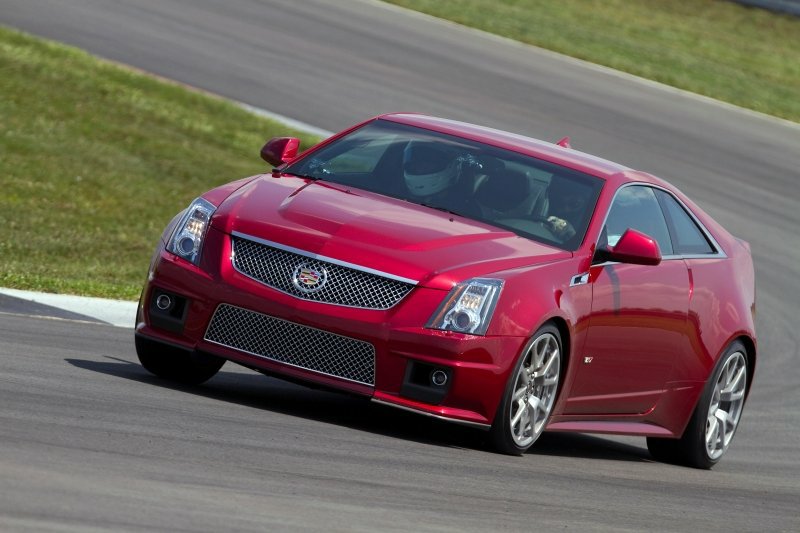 2011_CTS-V_Coupe_022.jpg - [de]Ein CTS-V dreht eine Runde im Monticello Motor Clum am 10. August 2010 in Monticello, New York[en]A Cadillac CTSv Coupe takes a turn at the Monticello Motor Club in Monticello, New York, Tuesday, August 10, 2010. (Photo by Emile Wamsteker for Cadillac)