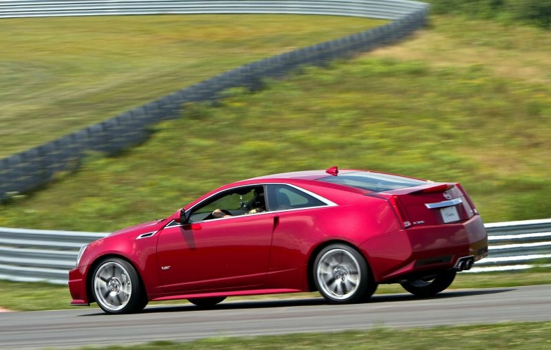 2011_CTS-V_Coupe_023.jpg - [de]Ein CTS-V dreht eine Runde im Monticello Motor Clum am 10. August 2010 in Monticello, New York[en]A Cadillac CTSv Coupe takes a turn at the Monticello Motor Club in Monticello, New York, Tuesday, August 10, 2010. (Photo by Emile Wamsteker for Cadillac)