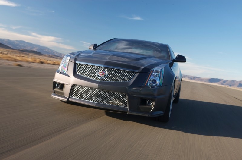 2011_CTS-V_Coupe_X11CA_CT019.jpg - [de]Die Produktion des 2011 CTS-V Coupe beginnt im Sommer 2010, Cadillacs dramatischstes Statement von Design und Leistung[en]The 2011 CTS-V Coupe begins production in the summer of 2010 as Cadillac's most dramatic statement of design and performance