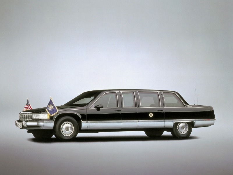 1993_Fleetwood_limo.jpg - 1993 Cadillac Fleetwood Brougham -- Presidential Limousine