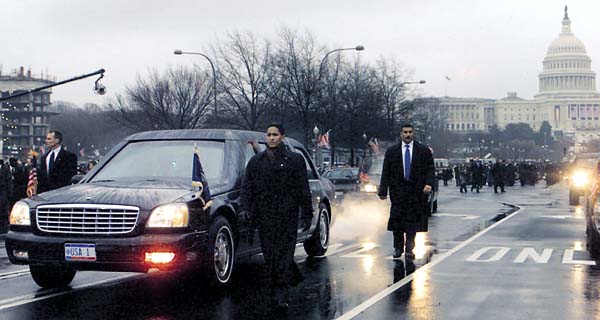 tb_0106AUNCBA-LEAD.jpg - [de]2001 Cadillac DeVille an der Inaugural-Parade von Präsident George W. Bush am 20. Januar 2001[en]2001 Cadillac DeVille at the inaugural parade of President George W. Bush, January 20, 2001, in Washington, DC.